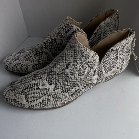 Kenneth Cole Reaction Side Way Snakeskin White Heel Zip Ankle Bootie Shoes Sz 8 - Picture 3 of 12